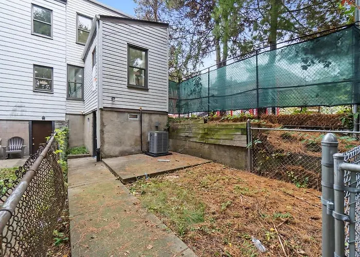 North Shore 3 Bdrm House With Fire Pit & Yard Holiday home *
